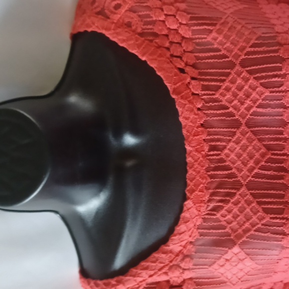 Relativity Size PL  Coral lace semi-sheer top,  cap sleeve - Picture 2 of 7